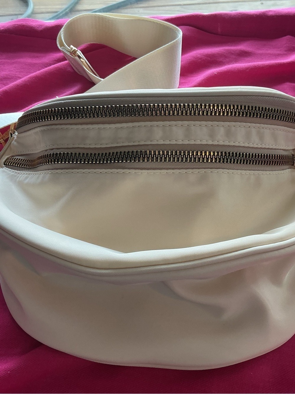 Beach Vacation Bundle!! Tote & Crossbody Pouch - Picture 7 of 13